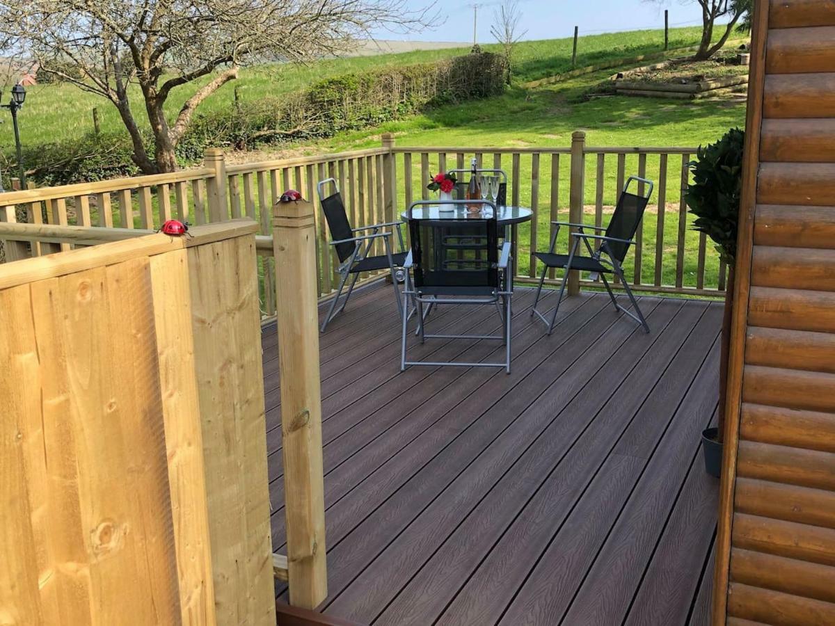 Cosy Dog Friendly Lodge With An Outdoor Bath On The Isle Of Wight Whitwell  Zewnętrze zdjęcie
